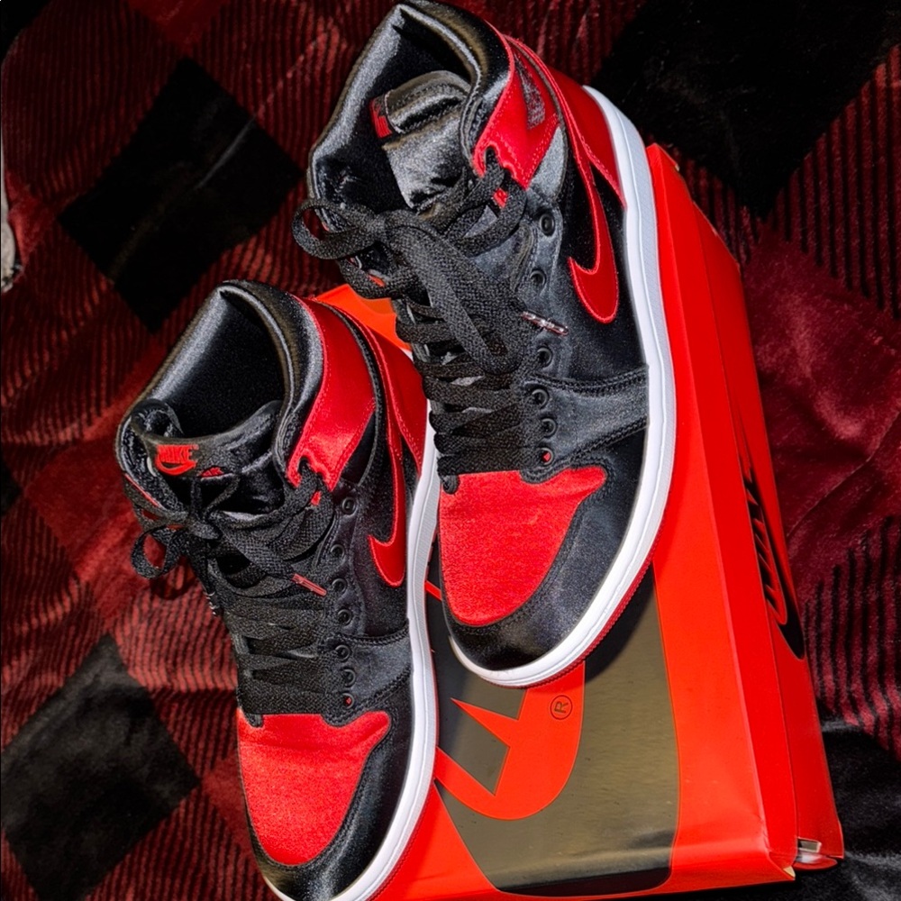 Nike limited edition  Jordan High-Top Sneakers - for Women Black and Red. - Picture 3 of 9